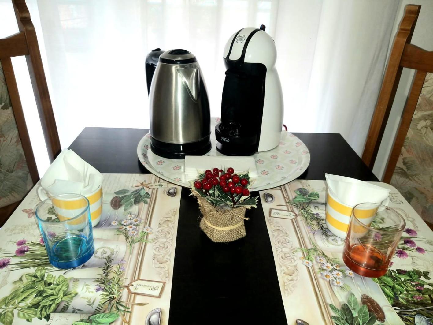 Amico Del Sole Bed & Breakfast โรม ภายนอก รูปภาพ